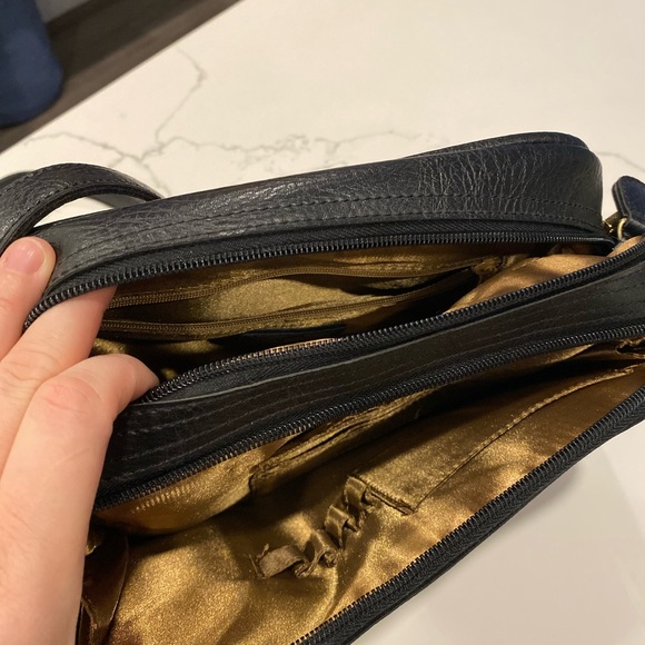 Cornell | Shoulder strap purse I Black and gold details - Picture 4 of 9